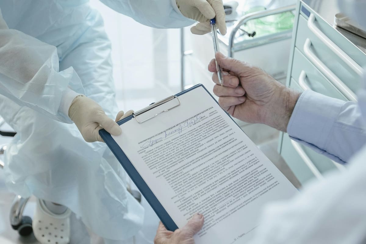 Llaman a clínicas y consultorios médicos en Tijuana a regularización jurídica