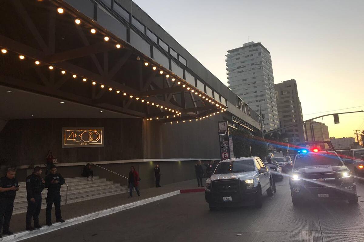 Asesinan a hombre en estacionamiento de hotel en Tijuana