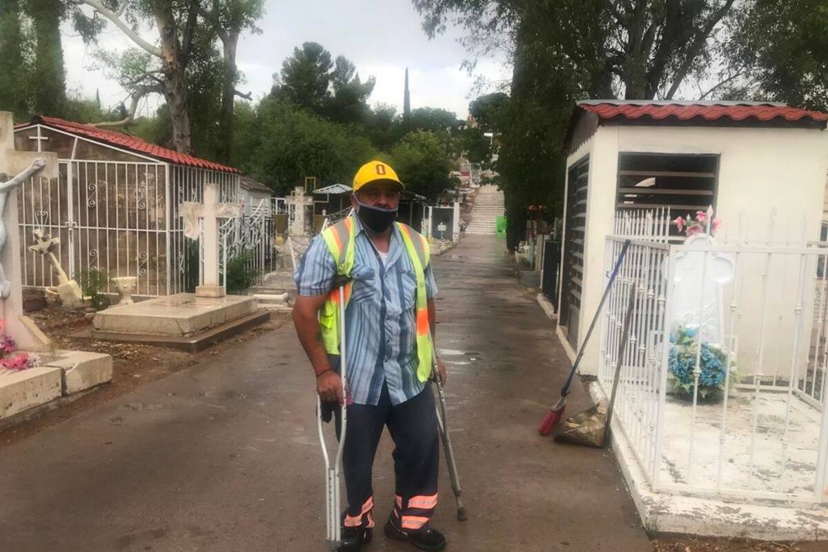 Una bala le impidió caminar, pero sigue con su trabajo diario