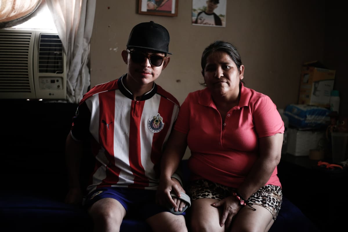 Fluye ayuda para Julio, sobreviviente de volcadura