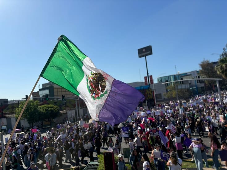 Miles de mujeres alzan la voz en las calles de Baja California