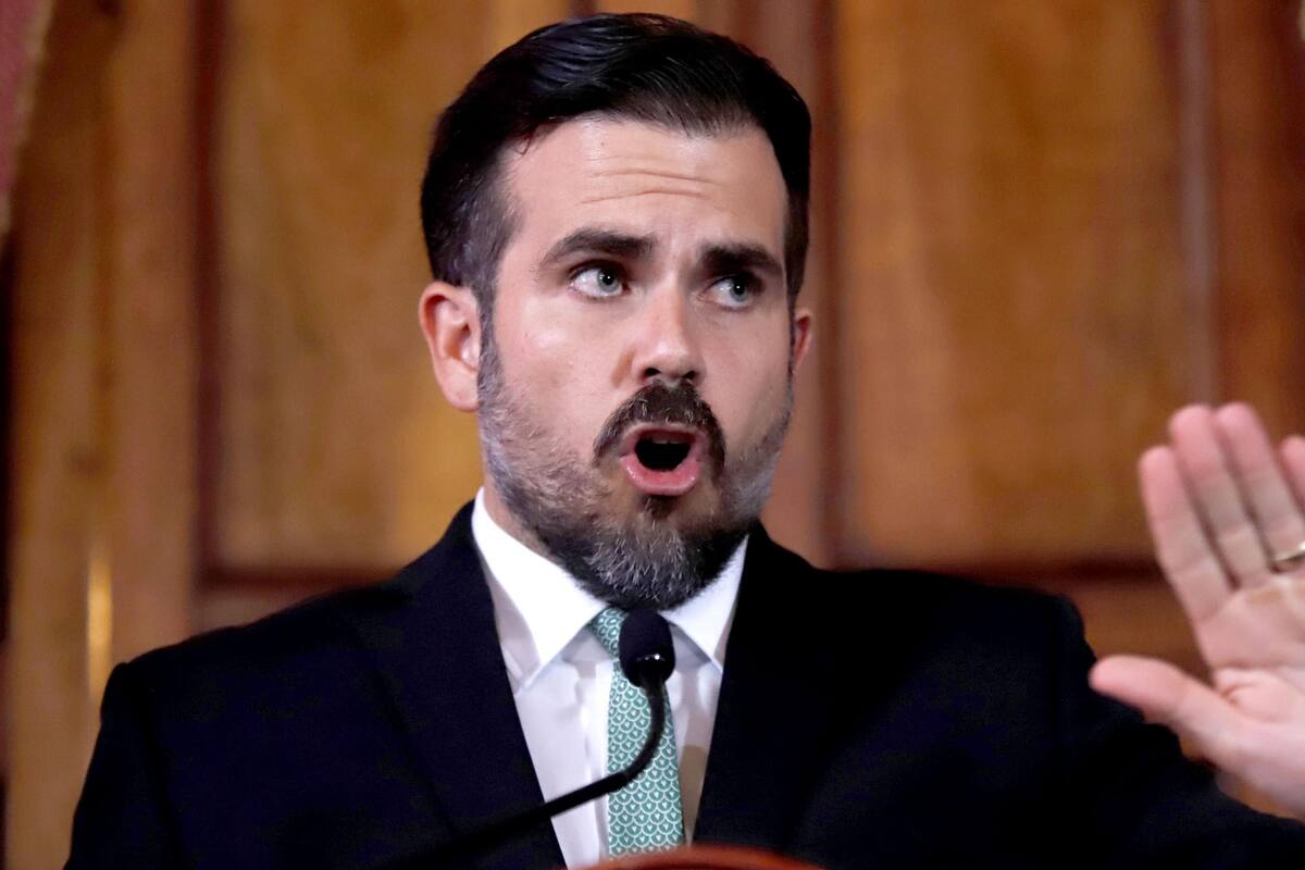 Piden dimisión de gobernador de PR ante Congreso de EU