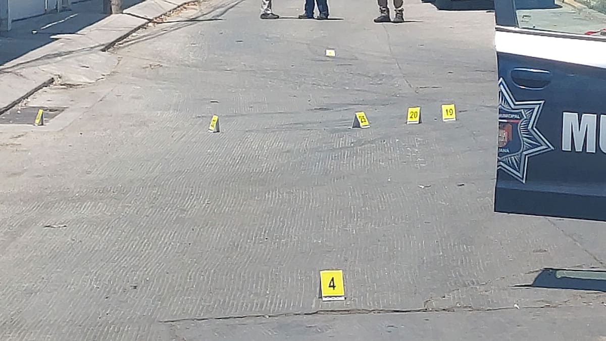 En el lugar de los hechos se encontraron decenas de cartuchos percutidos.