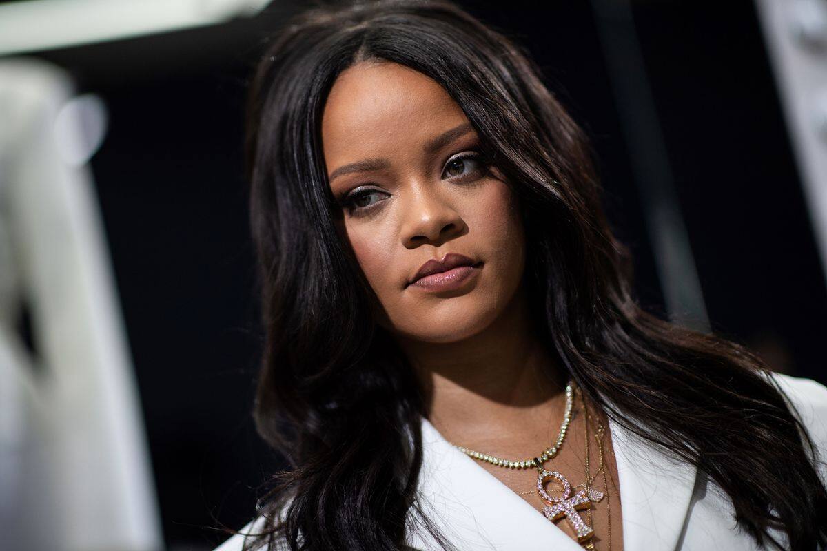 Rihanna dona 15 millones de dólares a fundación contra el racismo