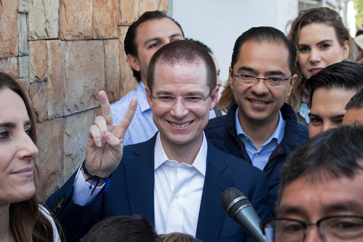 Reaparece Ricardo Anaya para registrarse en el Senado y aclara si hay alguna orden en su contra