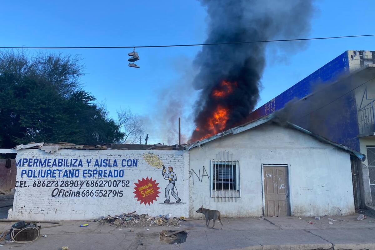 Arden casas en Pueblo Nuevo