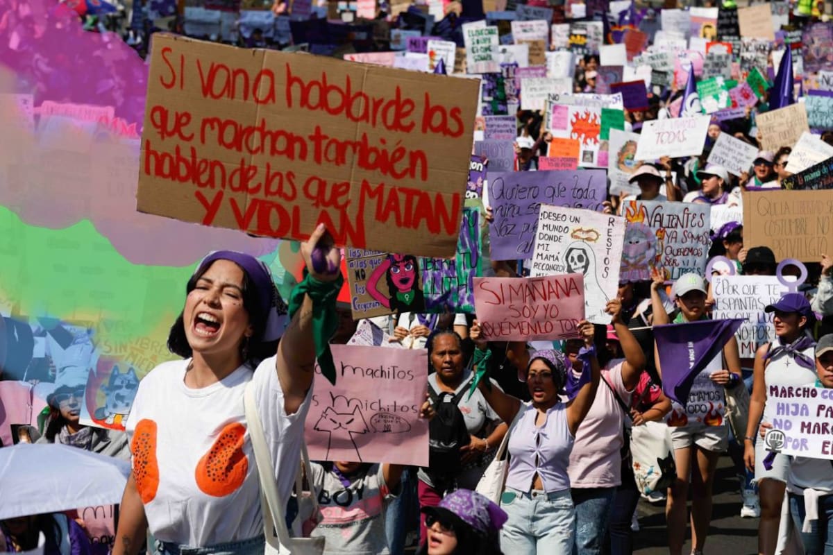 Morado, verde y negro en la marcha del 8M: qué significan estos colores y por qué se repiten cada año en las protestas por igualdad, derechos y justicia para las mujeres