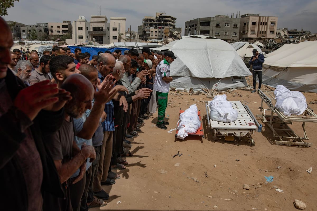 Ataque israelí con “robot bomba” incendia almacén de medicinas en hospital de Gaza; exigen ayuda internacional