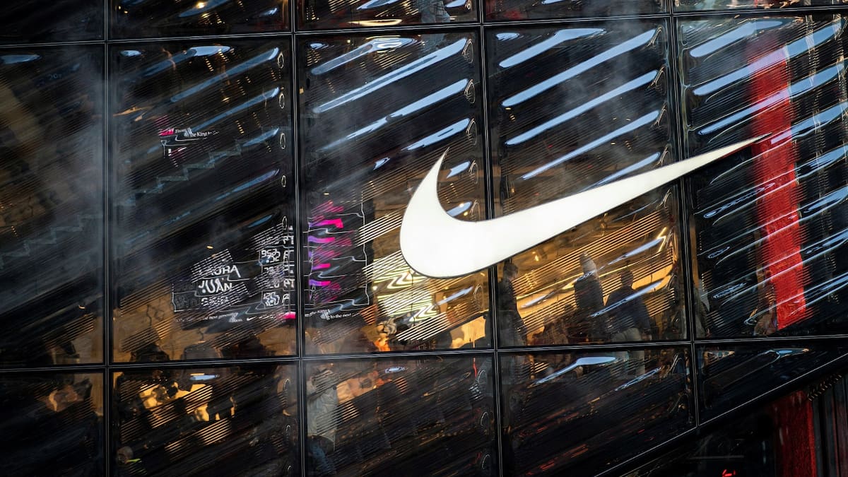 El error en el diseño no afecta el rendimiento, pero sí la apariencia de las camisetas usadas por selecciones. /Reuters