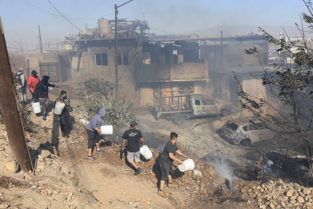 Hasta el momento se desconoce si hay lesionados y las pérdidas materiales. Foto: Sergio Ortiz