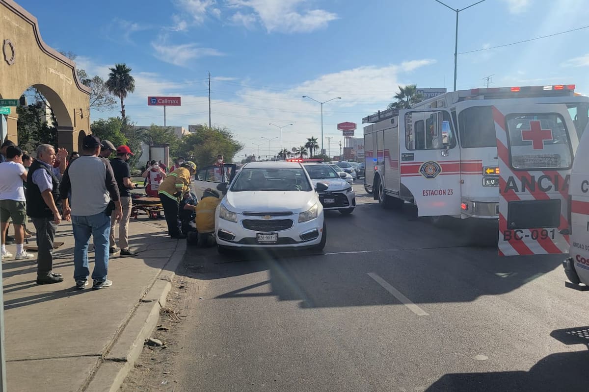 Motociclista resulta lesionado tras choque en Hacienda del Real