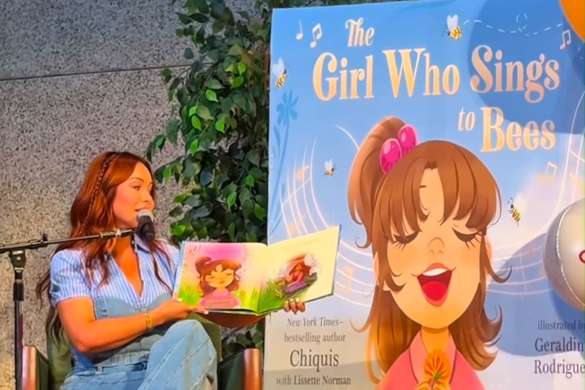 Chiquis Rivera le canta a las abejas