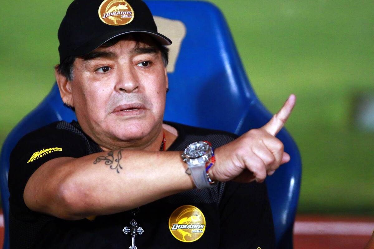 Detienen a Diego Maradona recién llegado a Buenos Aires