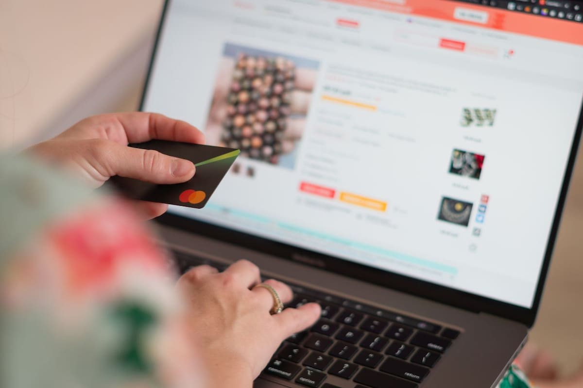 Especialista en ciberseguridad señala los errores en compras en línea que pueden llevar al robo de información privada