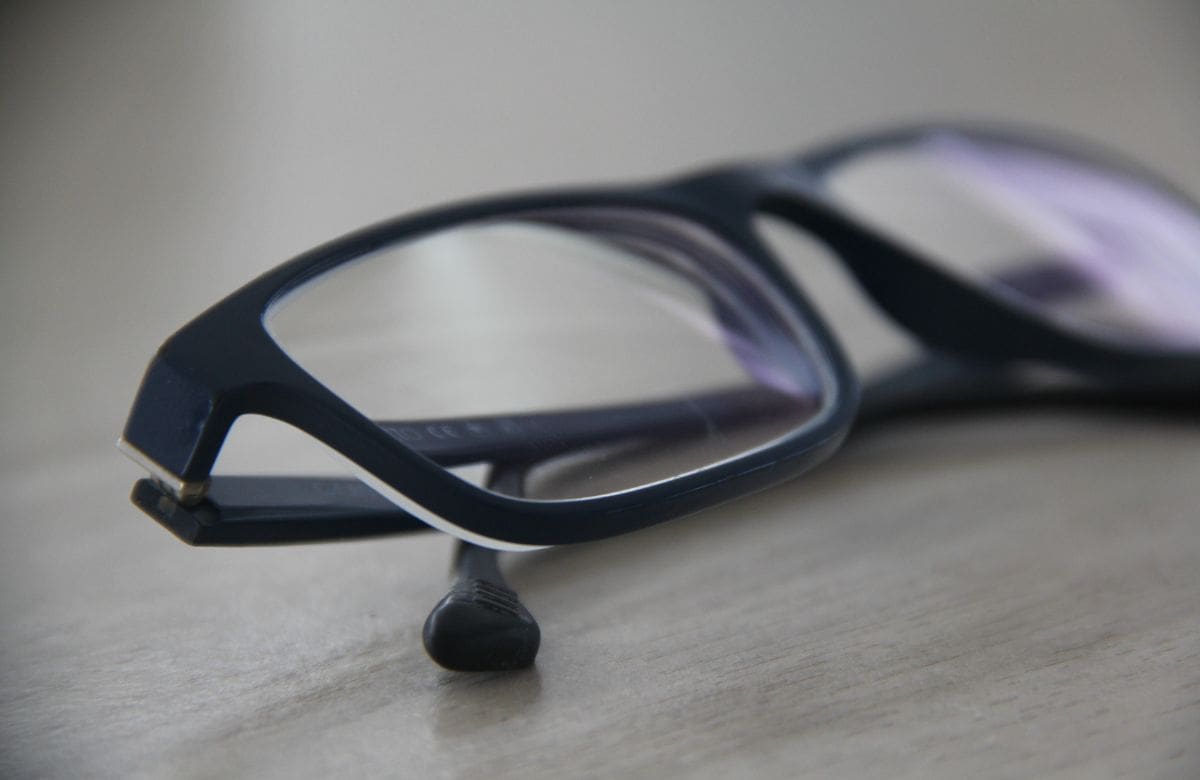Cómo limpiar tus lentes para mejorar la visión sin dañarlos | Foto: Especial (canva)