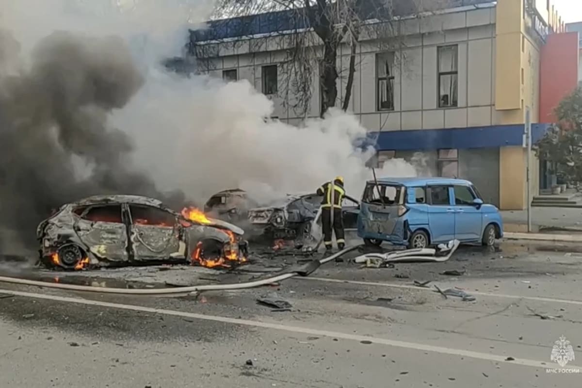 Ataque de dron ucraniano provoca incendio en depósito de petróleo en Rusia, acusan funcionarios