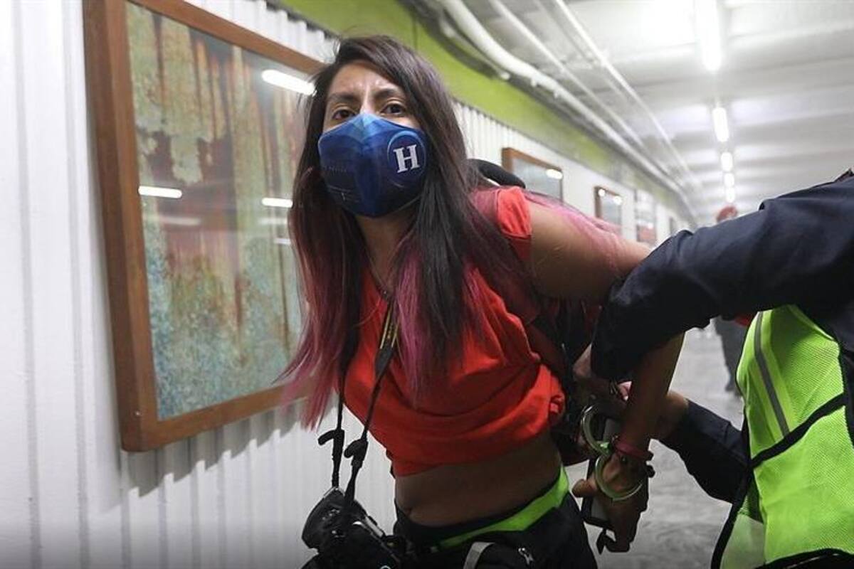 Día de la Mujer: Suspenden a policías por agresión a fotoperiodistas en Metro de CDMX