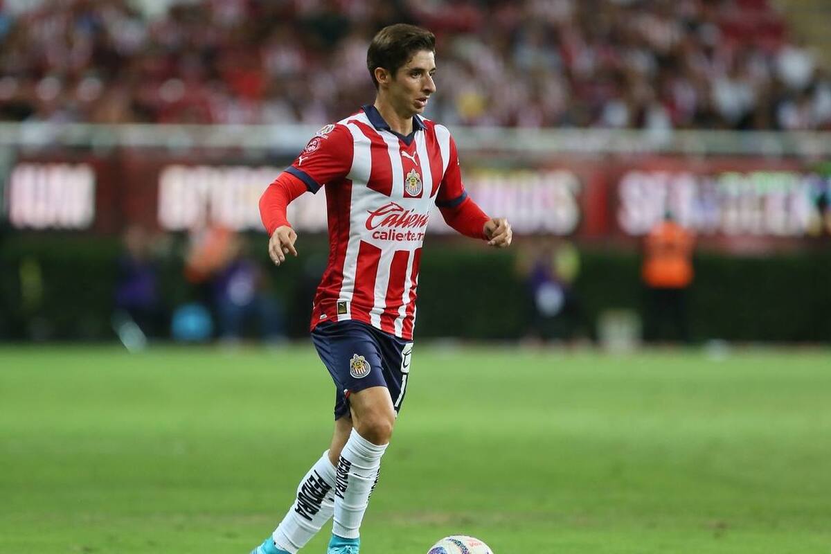 Isaac Brizuela podría decir adiós a Chivas: Un club ya muestra interés por su fichaje