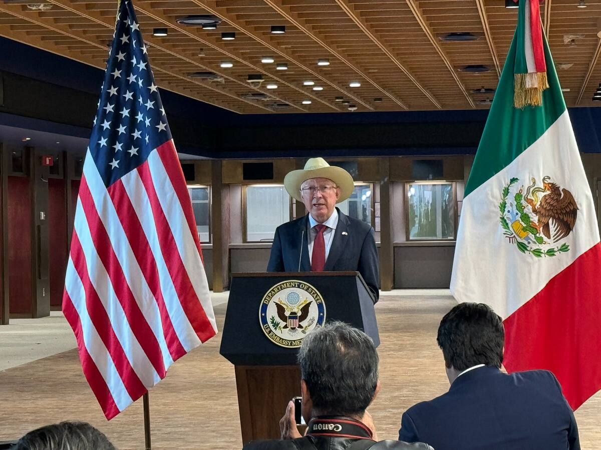 El embajador Ken Salazar ofreció una conferencia de prensa para informar sobre los detalles entorno a la detención de 'El Mayo' luego de que las declaraciones del fiscal Gertz Monero. | Crédito: X @USAmbMex