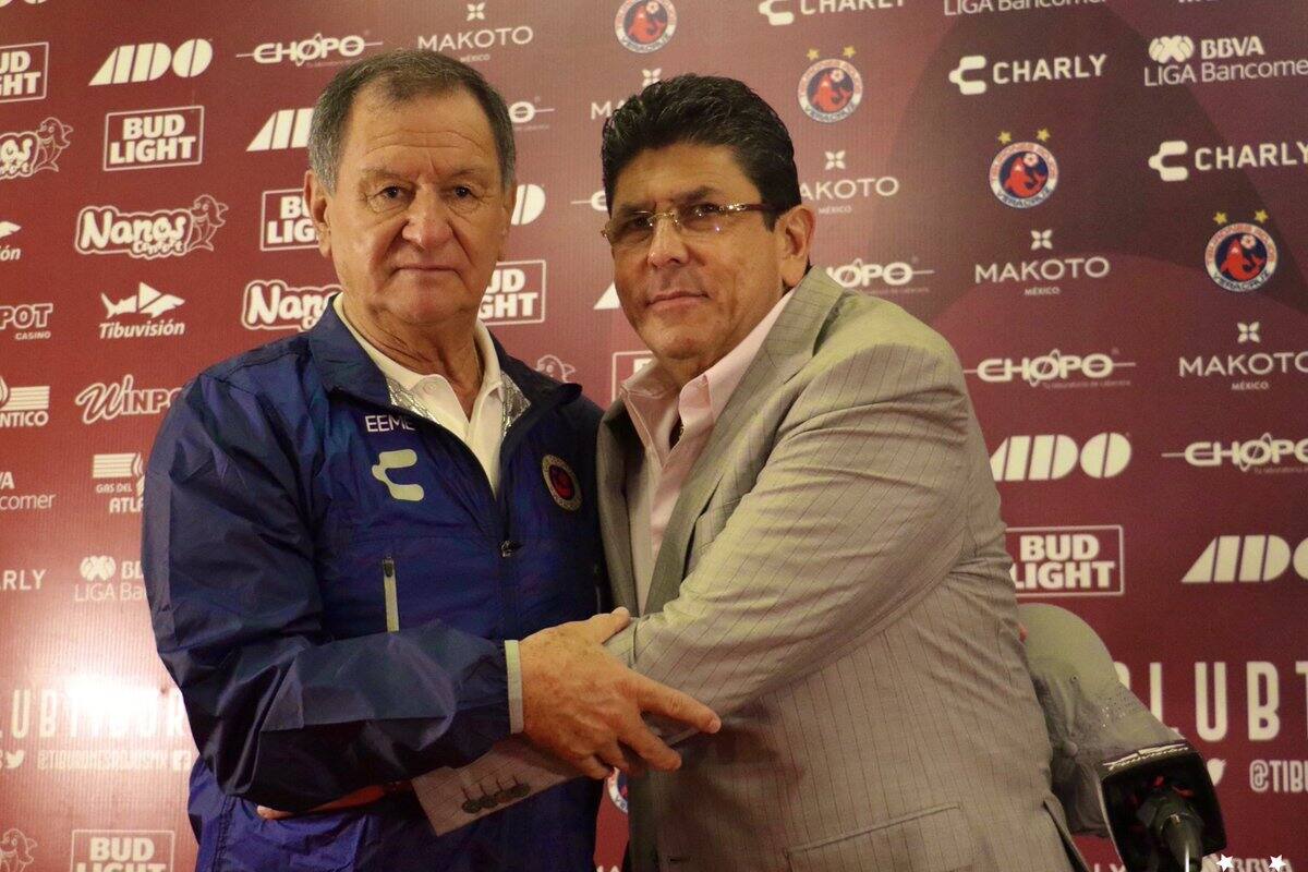 'Ojitos' Meza es presentado como nuevo entrenador del Veracruz