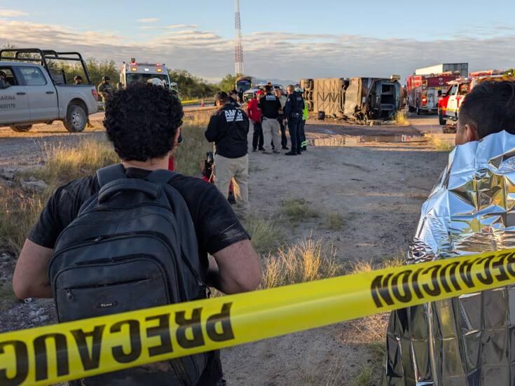Suman siete personas fallecidas tras volcadura de autobús en la carretera Hermosillo-Guaymas