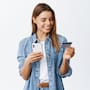 El uso masivo de apps bancarias por el 70% de los jóvenes en México acelera el endeudamiento temprano y daña sus historiales crediticios debido a la falta de percepción física del dinero digital