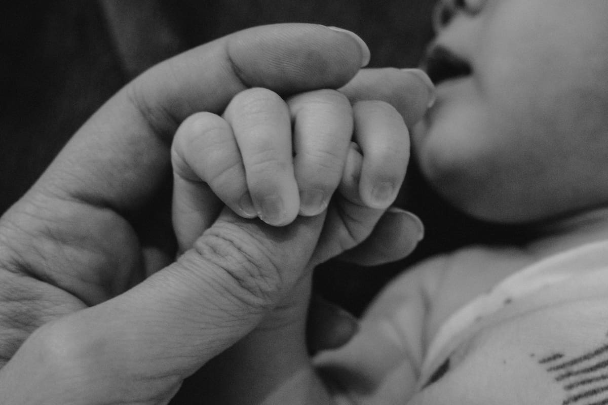 Hallan a bebé enterrada viva en Puebla