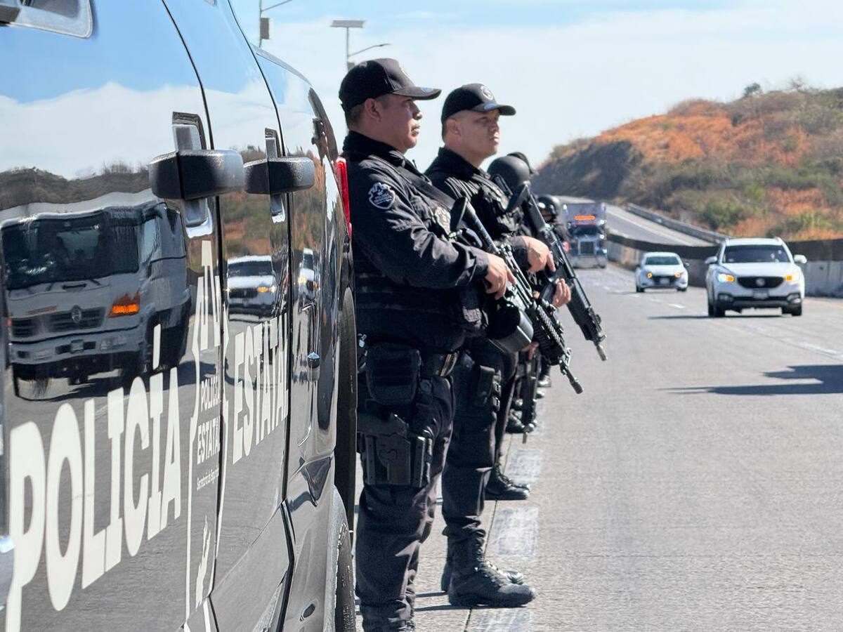Agentes de la Policía Estatal de Jalisco realizan un operativo de seguridad en las calles de Tonalá, tras la reaprehensión de César Fabián "N", conocido como "El Cevichón", integrante del Cártel Jalisco Nueva Generación. / Secretaría de Seguridad Jalisco.