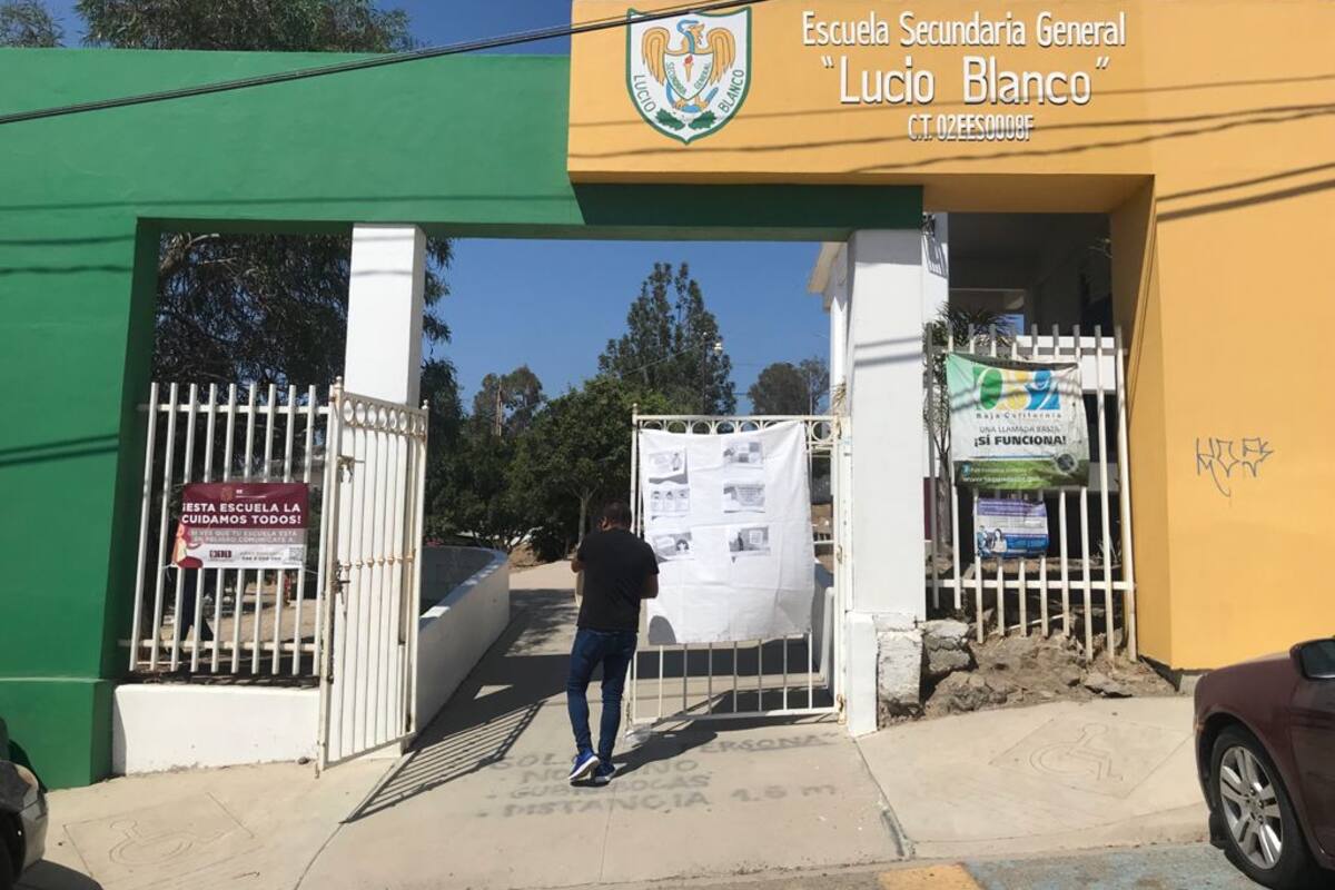 Docentes y padres ultiman detalles para recibir a los alumnos