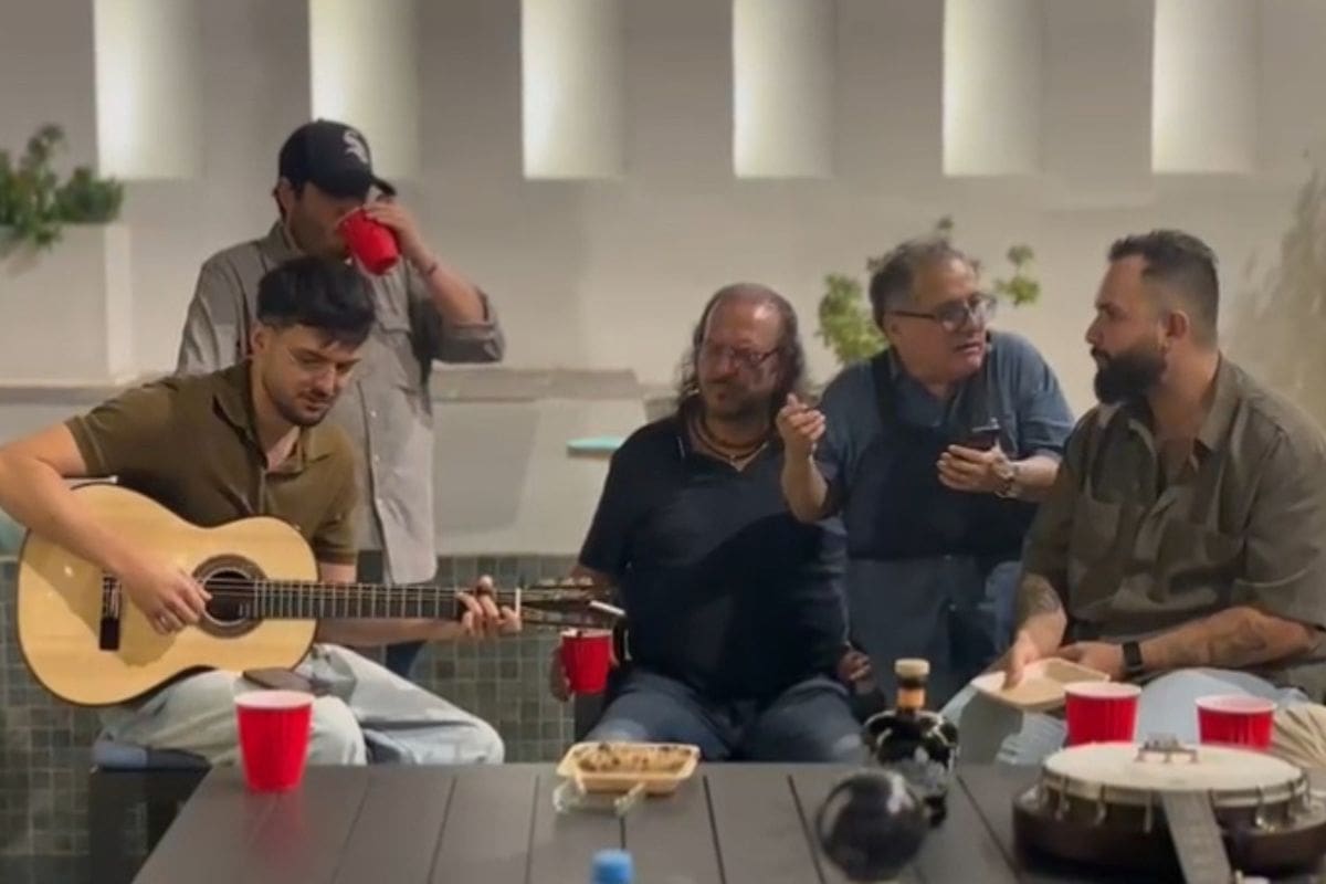 Carín León reúne en su casa a Kakalo, Fernando Delgadillo y Alejandro Filio para una velada de trova