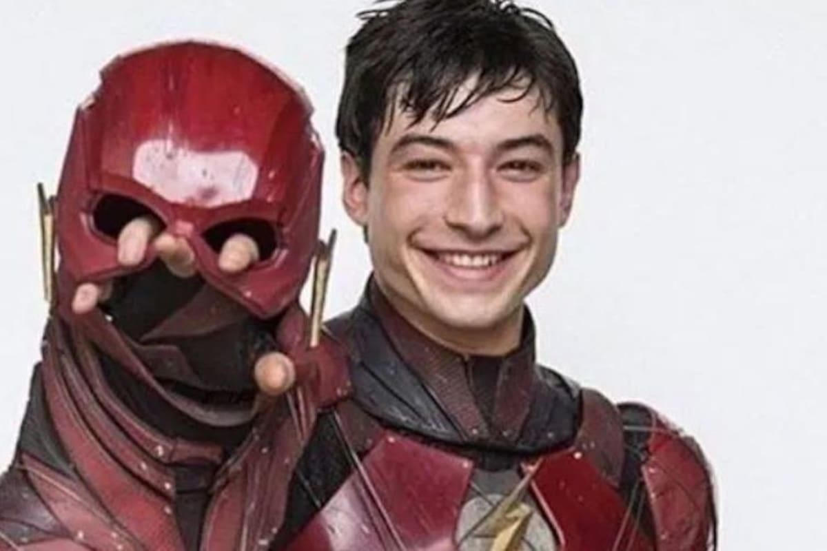 Ezra Miller, nuevo Flash, ahorca a mujer fan y la lleva al piso