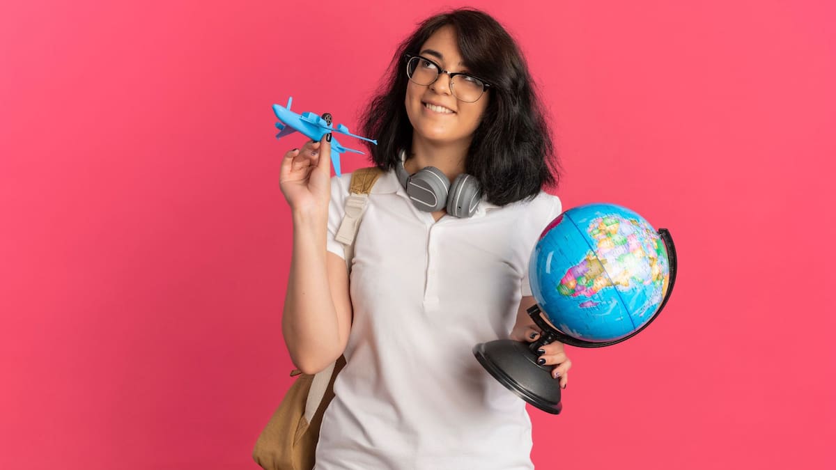 La SRE y la AMEXCID abren el registro digital 2026 de becas para extranjeros que deseen estudiar en México, ofreciendo un apoyo mensual de 14,264 pesos, exención de visa y vuelo de retorno