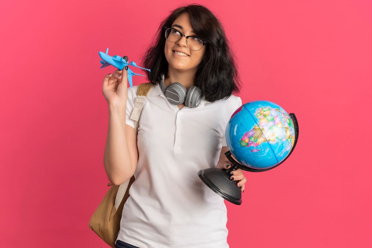 La SRE y la AMEXCID abren el registro digital 2026 de becas para extranjeros que deseen estudiar en México, ofreciendo un apoyo mensual de 14,264 pesos, exención de visa y vuelo de retorno