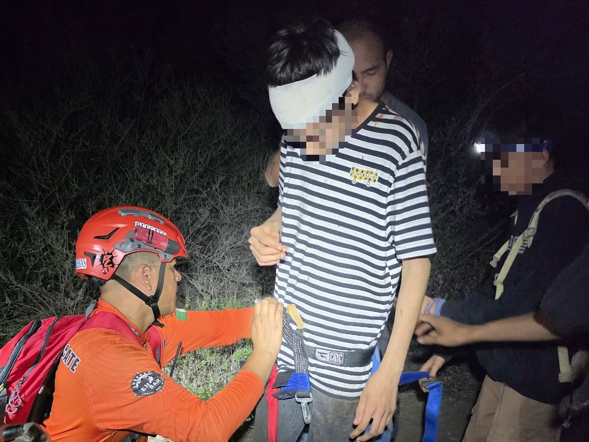 Un adolescente de 13 años fue rescatado con lesiones en la zona agreste de Las Cascadas, a la altura del kilómetro 14 del Libramiento Ensenada, luego de reportarse su extravío la tarde del domingo 25 de octubre. Foto: Cortesía