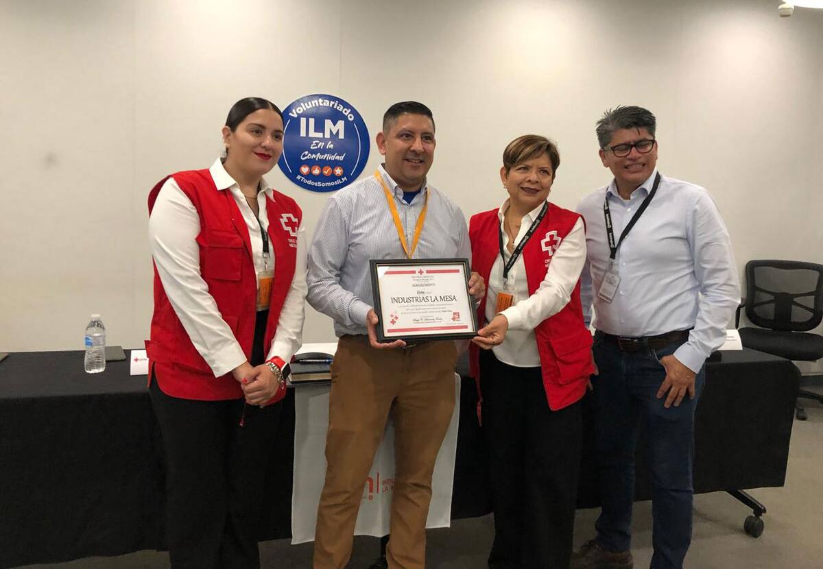 El gerente general de la empresa Industrias La Mesa, René Villalba Benson entregó la donación.