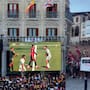 Manifestantes en Bilbao intentaron derribar pantalla gigante para ver España vs Argentina