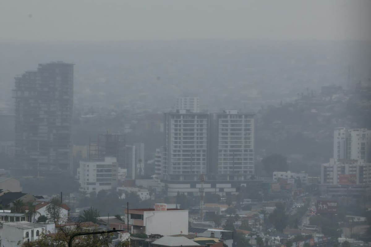 Lluvias en Tijuana provocan encharcamientos y tráfico lento