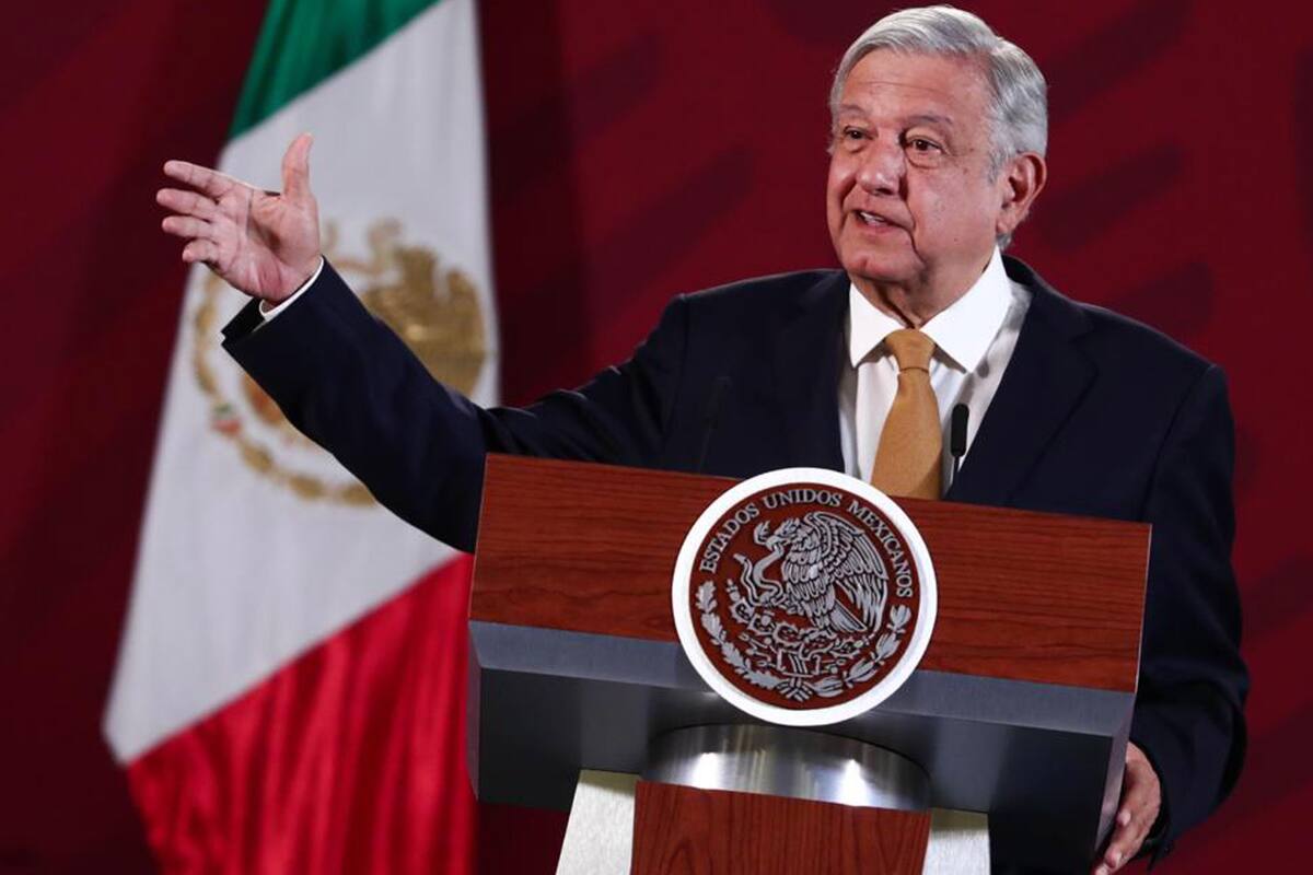AMLO pide emplear a albañiles en escuelas públicas