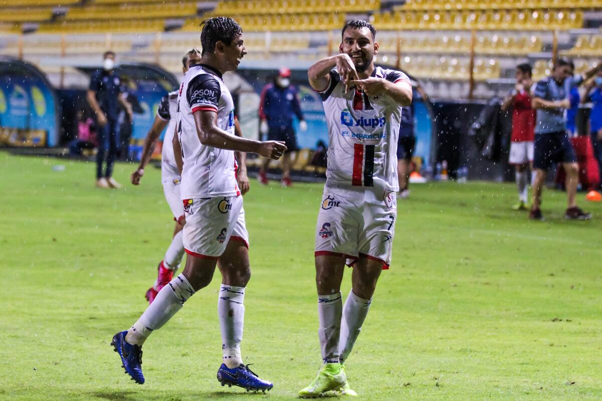 Gabriel Pereyra le da el mérito a sus jugadores