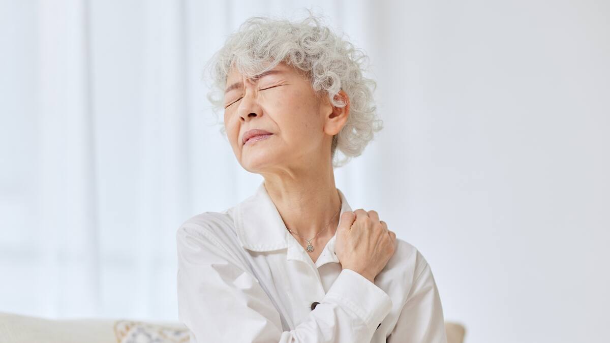 Un giro de hombros que cambia tu cuerpo: cómo un estiramiento breve puede reducir la presión arterial