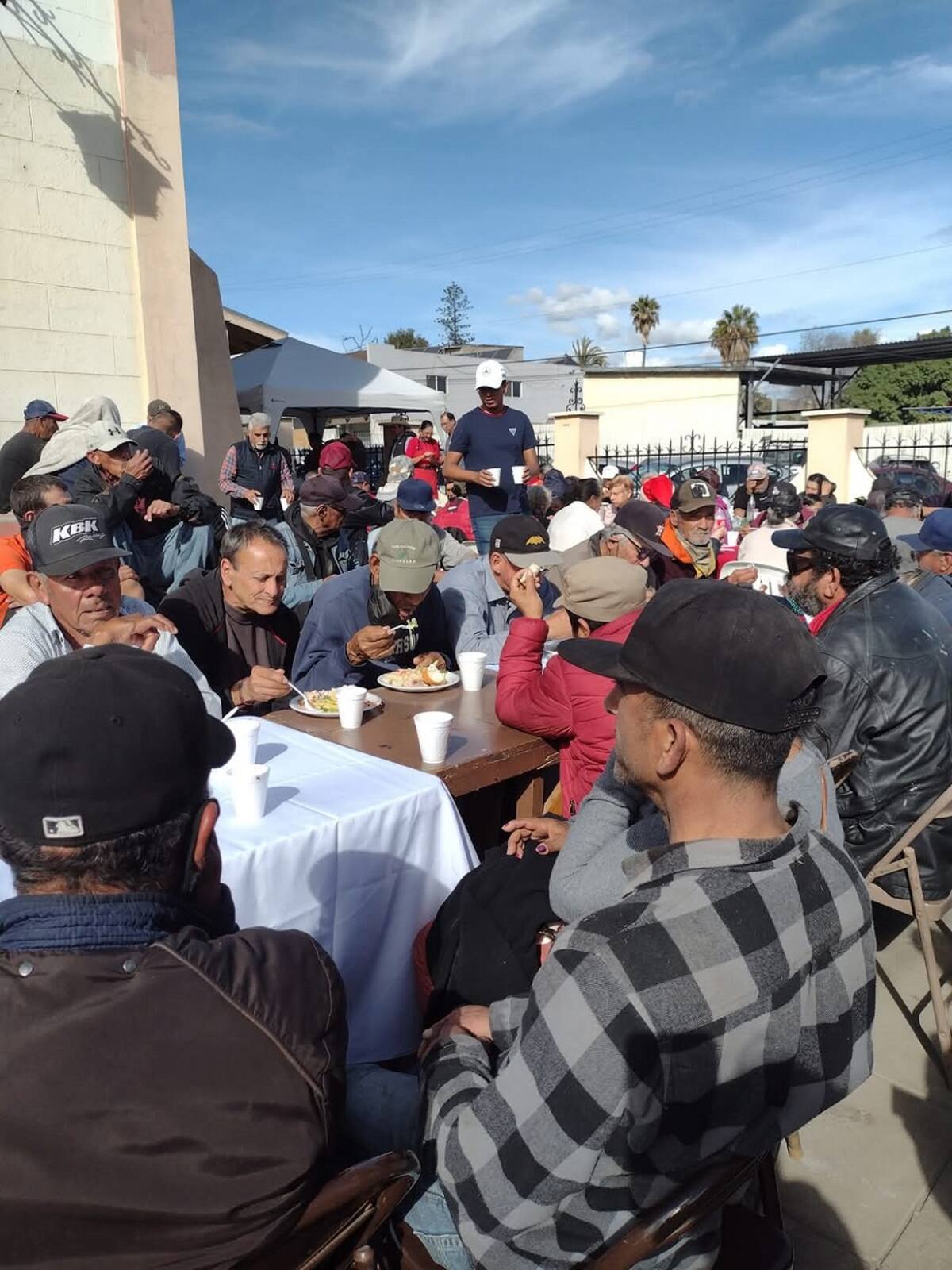 La mayoría de la gente que llega por alimento proviene de otros estados.