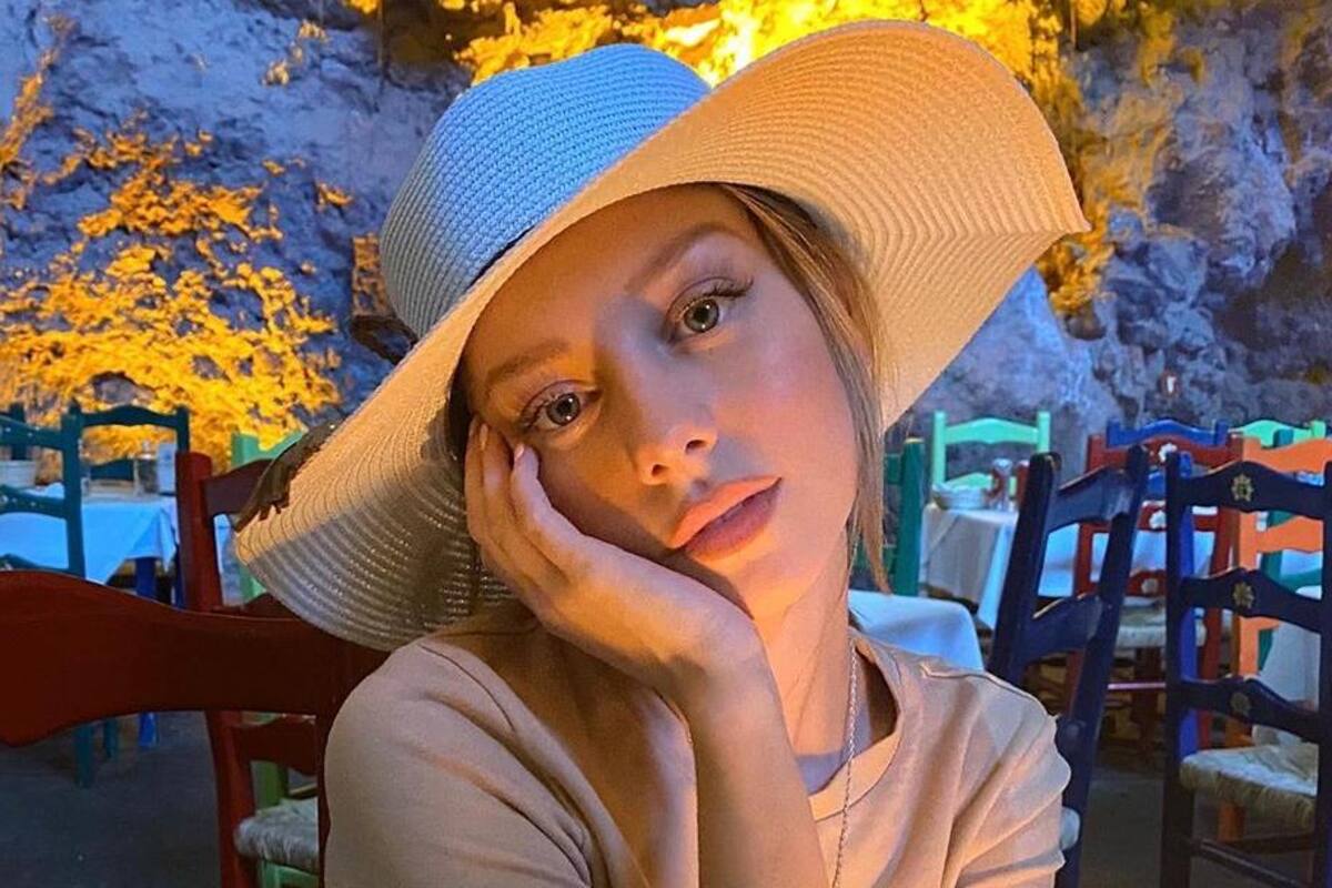 Ester Expósito ya quiere que se acabe la cuarentena para ir a perrear