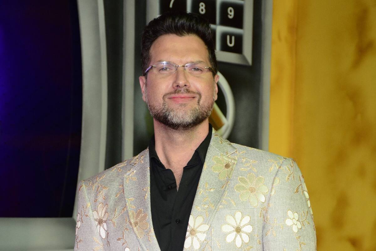 Mauricio Martínez prepara libro biográfico; promete no guardarse nada