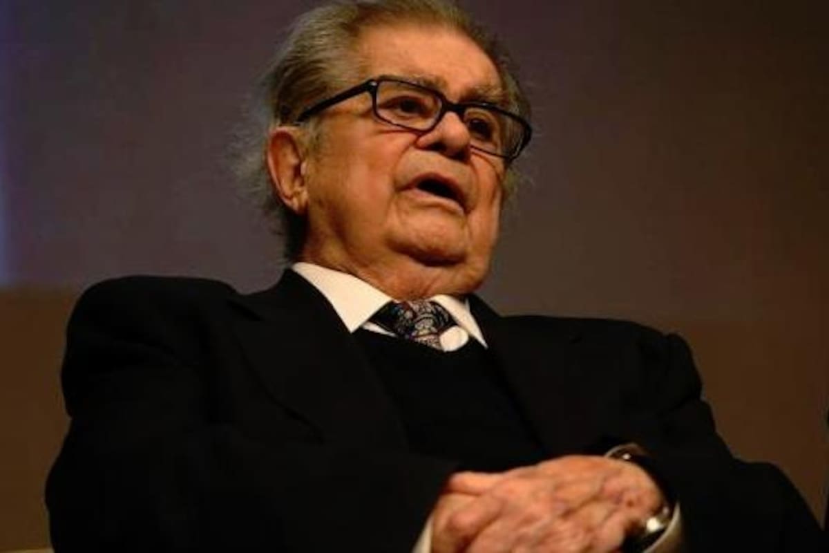 Miguel León-Portilla está mejor de salud; continúa hospitalizado