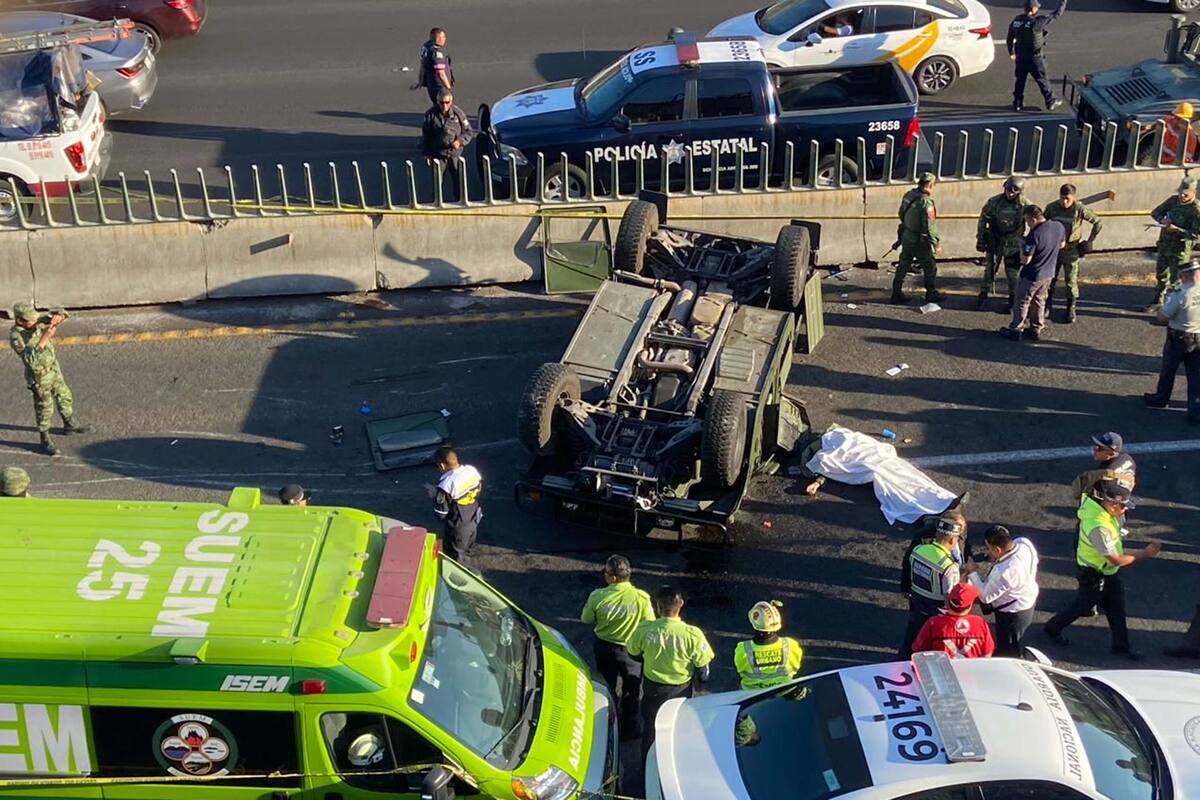 Muere soldado y cinco más quedan heridos por volcadura de auto de Sedena en Edomex