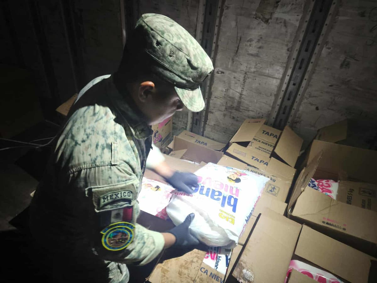 Elementos del Ejército Mexicano y la Guardia Nacional incautaron narcóticos ocultos en paquetes de detergente en San Luis Río Colorado.