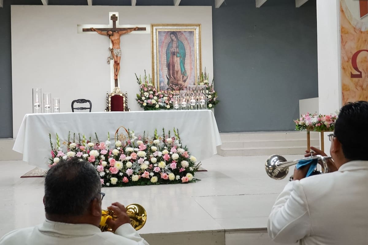 Dedican misa y mariachi a las madres en la Catedral Metropolitana de Tijuana