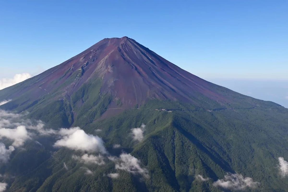 ¡Por primera vez en 130 años! Monte Fuji no tiene nieve en la cima