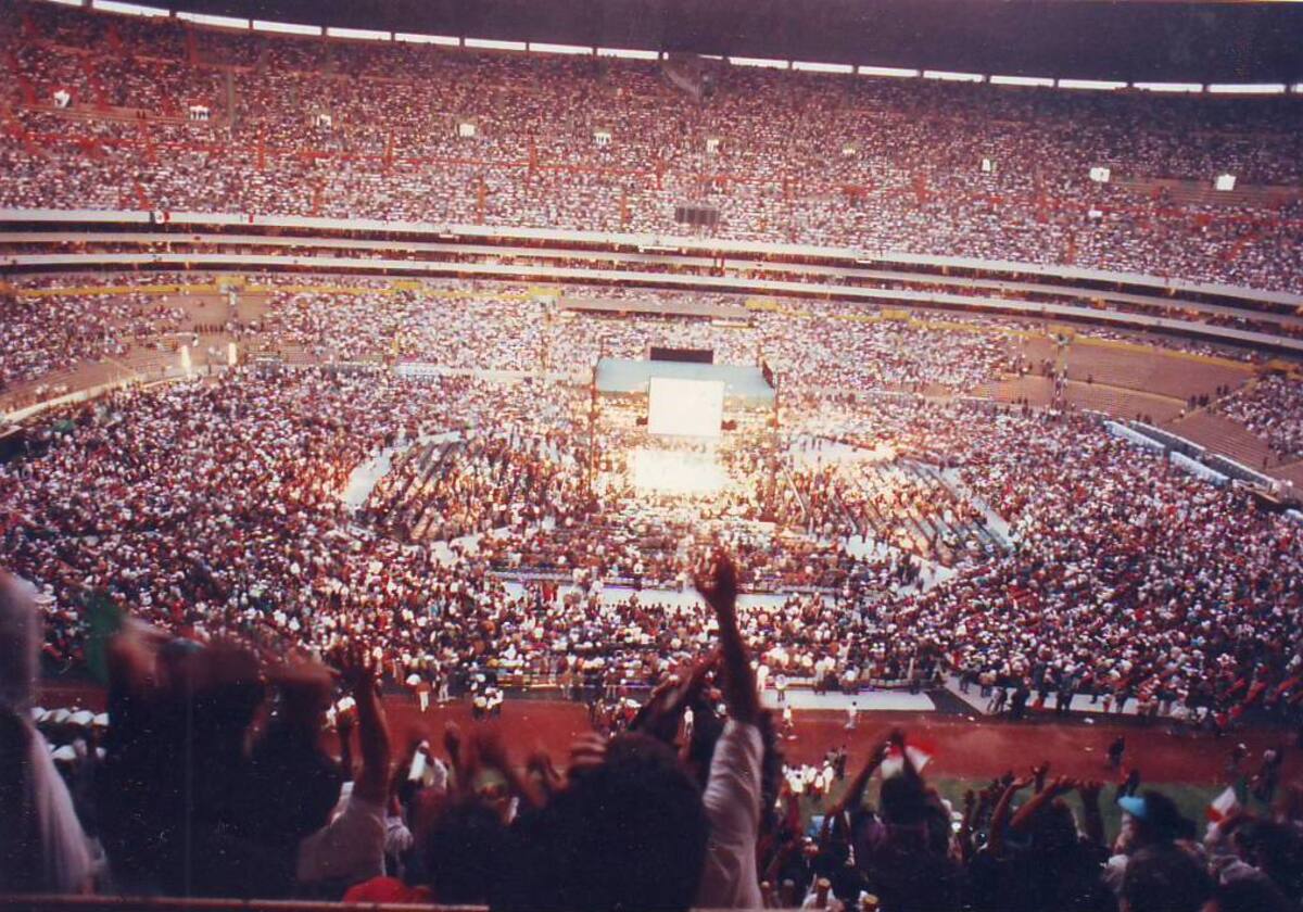 Este fue el lleno de 130 mil espectadores que presentó el estadio Azteca, durante la función de  boxeo que encabezó Julio César Chávez y Greg Haugen. (Foto: Archivo GH)