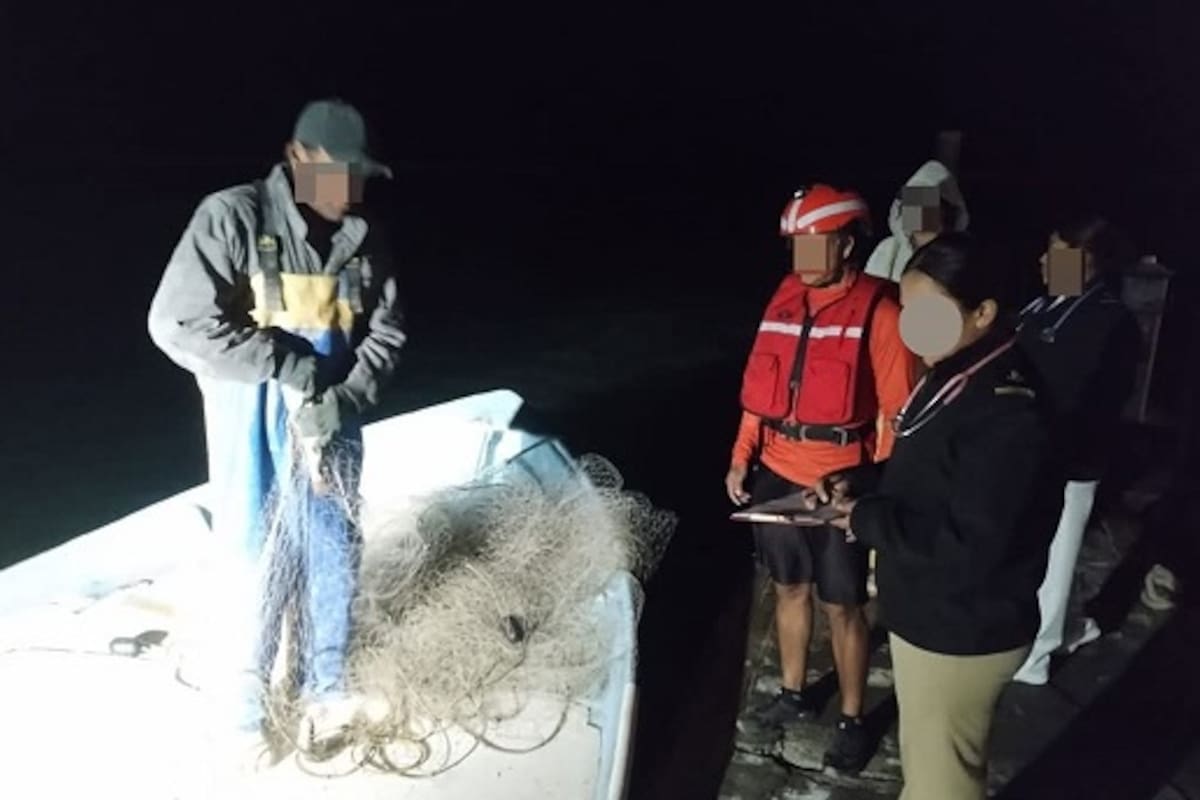 Rescatan a dos hombres varados frente a playa Bonita en San Felipe